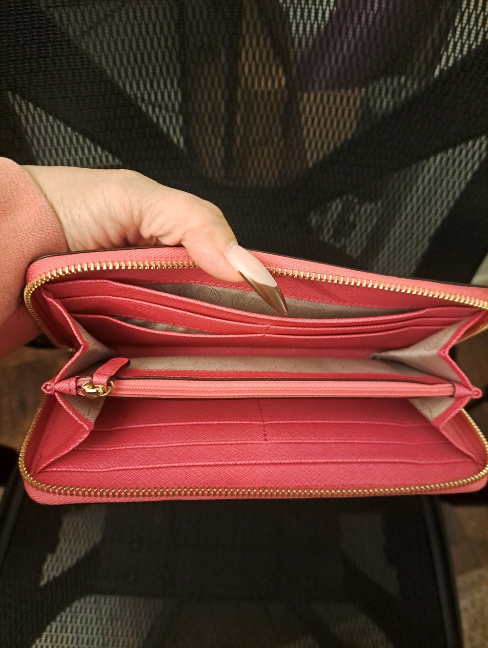 EUC Michael Kors Hot Pink Saffiano Zip Wallet with Gold Studs - Picture 8 of 11
